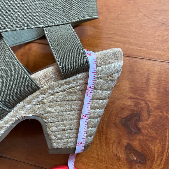 Aerosoles Army Green Espadrilles - Size 8 - Picture 8 of 8